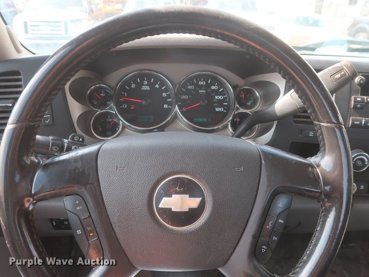 image for item HW9063 2009 Chevrolet Silverado 2500HD  Ext. Cab pickup truck