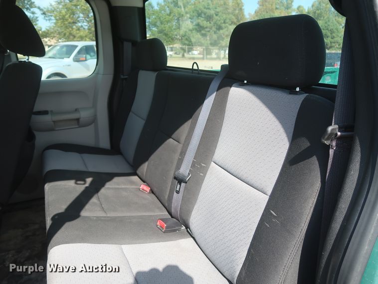 image for item HW9063 2009 Chevrolet Silverado 2500HD  Ext. Cab pickup truck