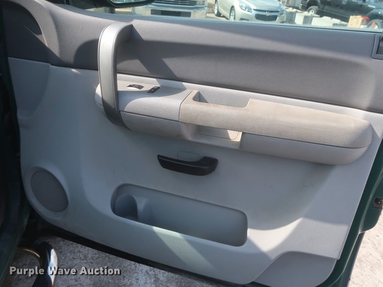 image for item HW9063 2009 Chevrolet Silverado 2500HD  Ext. Cab pickup truck