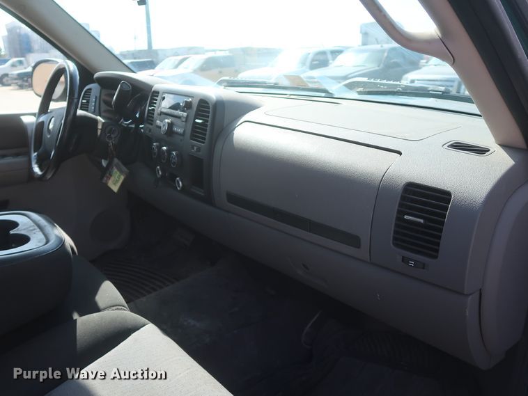 image for item HW9063 2009 Chevrolet Silverado 2500HD  Ext. Cab pickup truck