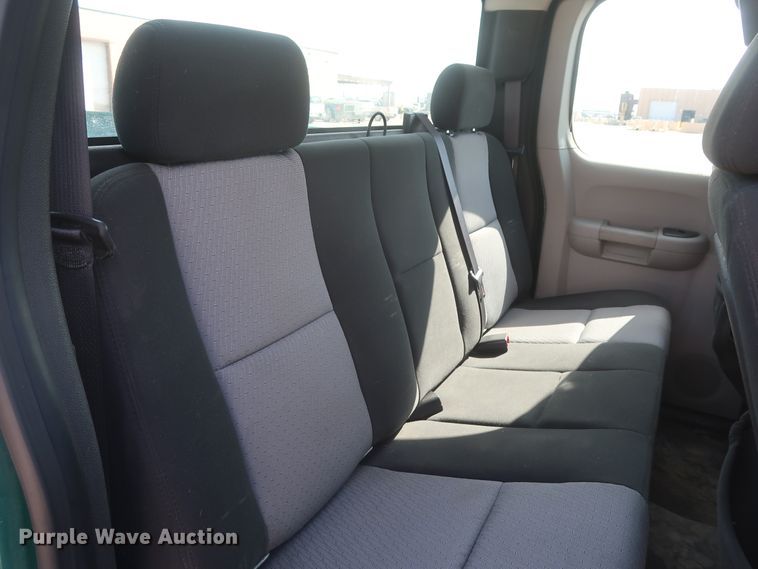 image for item HW9063 2009 Chevrolet Silverado 2500HD  Ext. Cab pickup truck