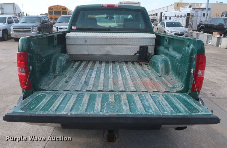 image for item HW9063 2009 Chevrolet Silverado 2500HD  Ext. Cab pickup truck