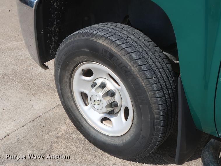 image for item HW9063 2009 Chevrolet Silverado 2500HD  Ext. Cab pickup truck