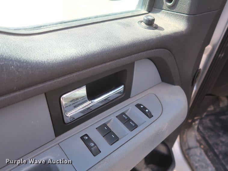 image for item HW9064 2013 Ford F150 XLT  SuperCrew pickup truck