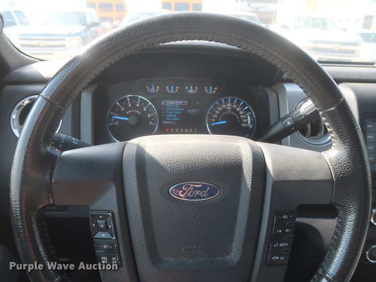 image for item HW9064 2013 Ford F150 XLT  SuperCrew pickup truck