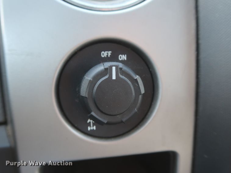 image for item HW9064 2013 Ford F150 XLT  SuperCrew pickup truck