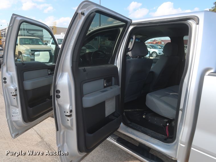 image for item HW9064 2013 Ford F150 XLT  SuperCrew pickup truck