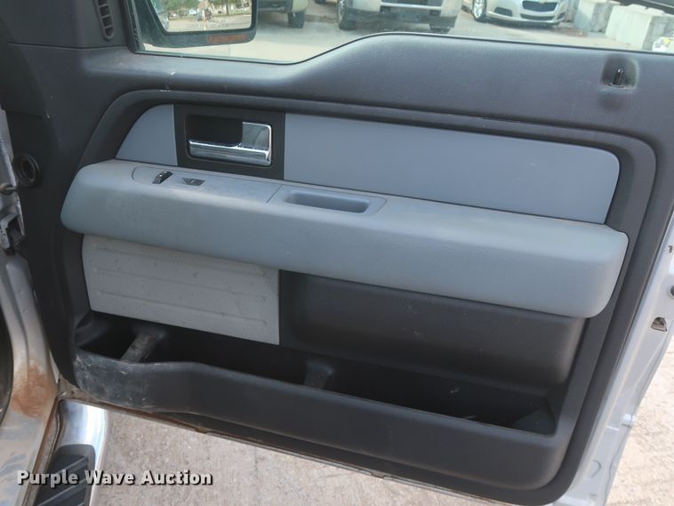 image for item HW9064 2013 Ford F150 XLT  SuperCrew pickup truck