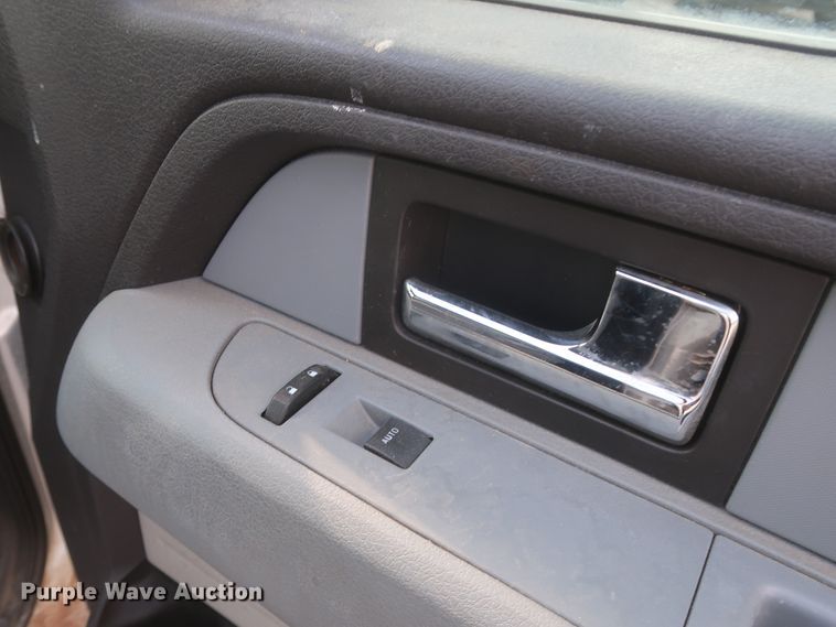 image for item HW9064 2013 Ford F150 XLT  SuperCrew pickup truck