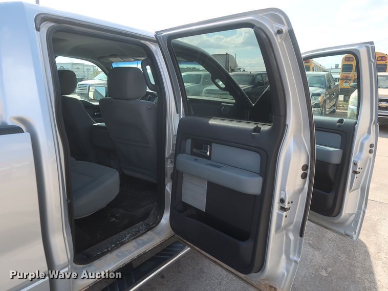 image for item HW9064 2013 Ford F150 XLT  SuperCrew pickup truck