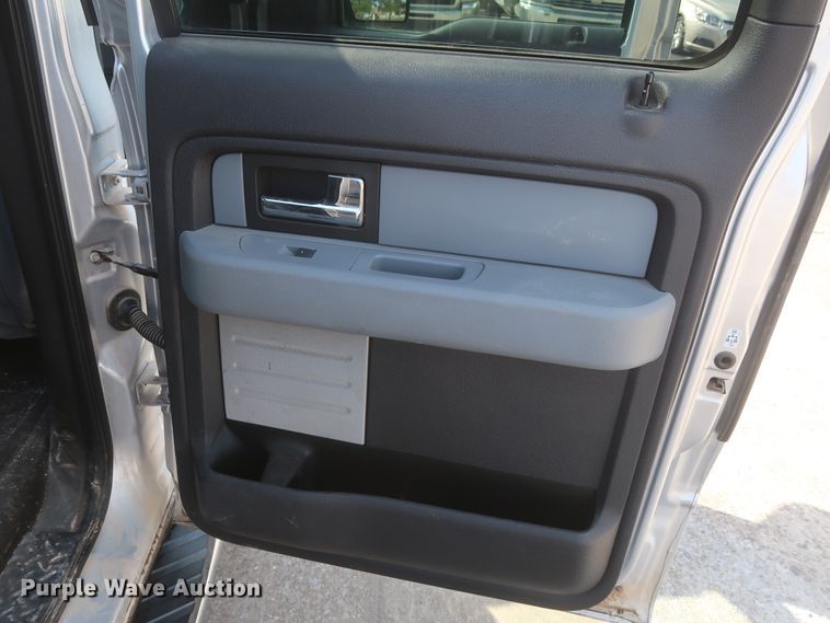 image for item HW9064 2013 Ford F150 XLT  SuperCrew pickup truck