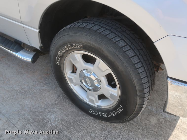 image for item HW9064 2013 Ford F150 XLT  SuperCrew pickup truck