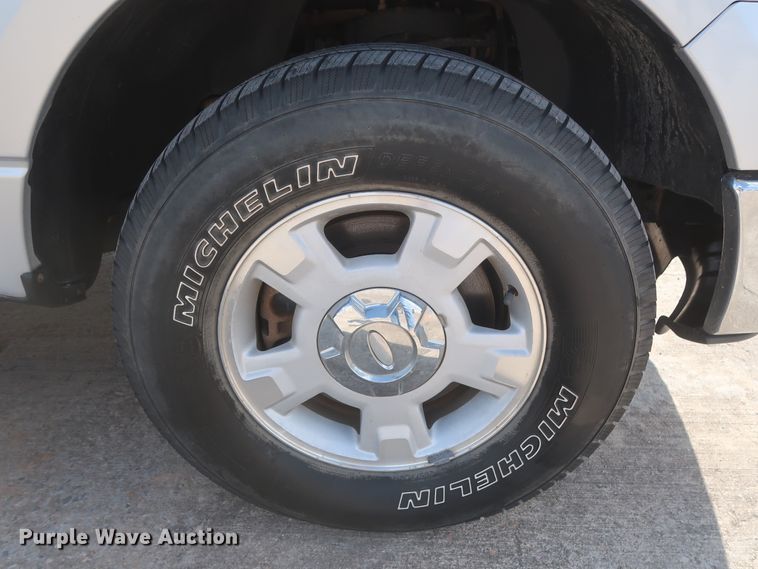 image for item HW9064 2013 Ford F150 XLT  SuperCrew pickup truck