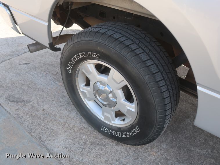 image for item HW9064 2013 Ford F150 XLT  SuperCrew pickup truck