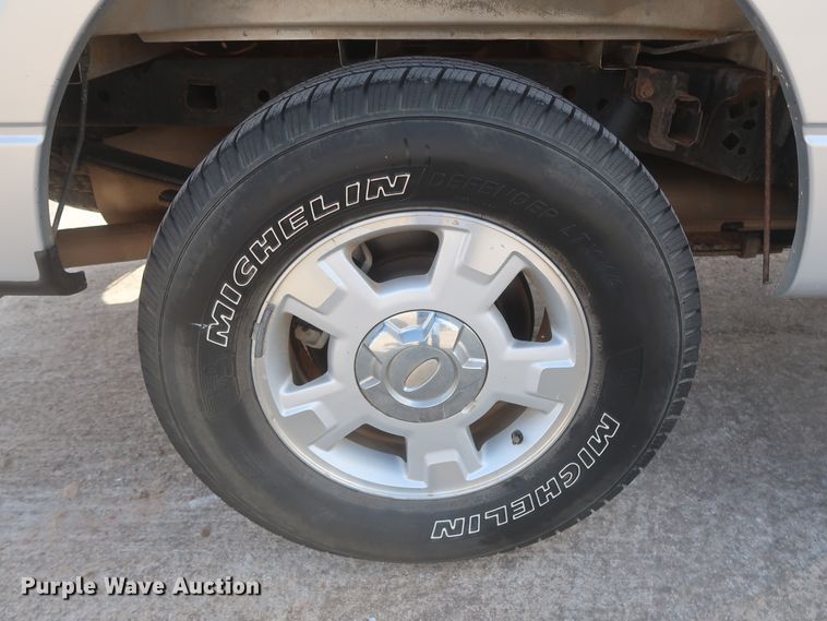 image for item HW9064 2013 Ford F150 XLT  SuperCrew pickup truck