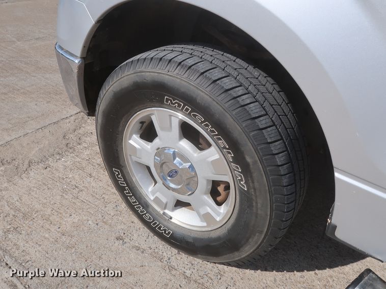 image for item HW9064 2013 Ford F150 XLT  SuperCrew pickup truck