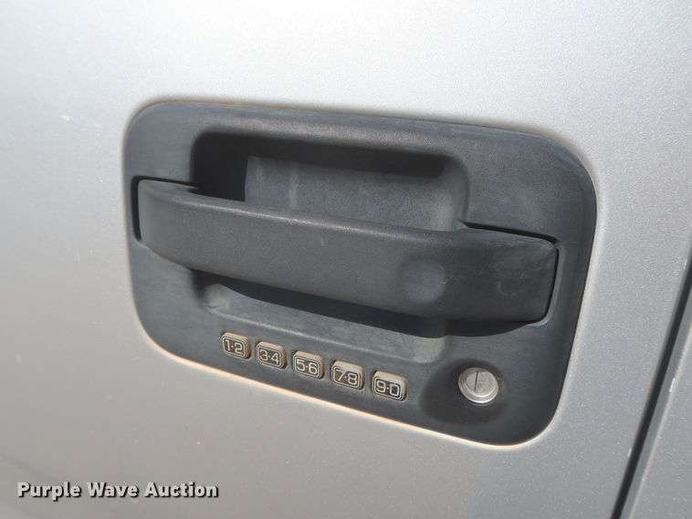 image for item HW9064 2013 Ford F150 XLT  SuperCrew pickup truck