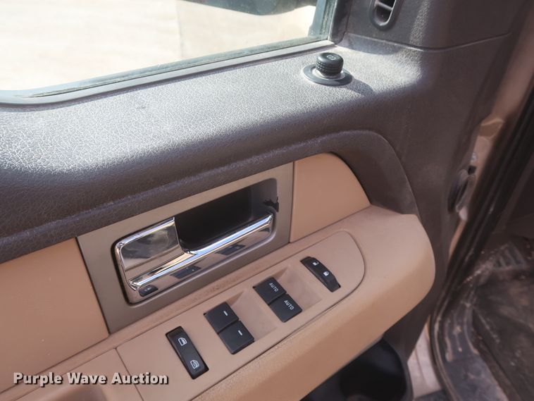 image for item HW9065 2011 Ford F150 XLT  SuperCrew pickup truck