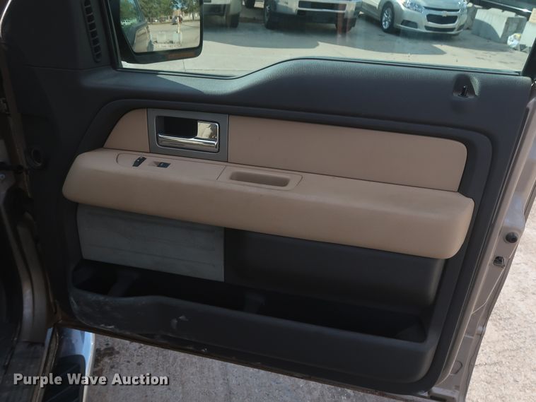 image for item HW9065 2011 Ford F150 XLT  SuperCrew pickup truck