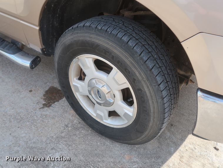 image for item HW9065 2011 Ford F150 XLT  SuperCrew pickup truck