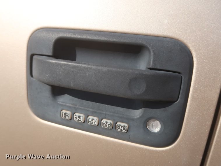 image for item HW9065 2011 Ford F150 XLT  SuperCrew pickup truck