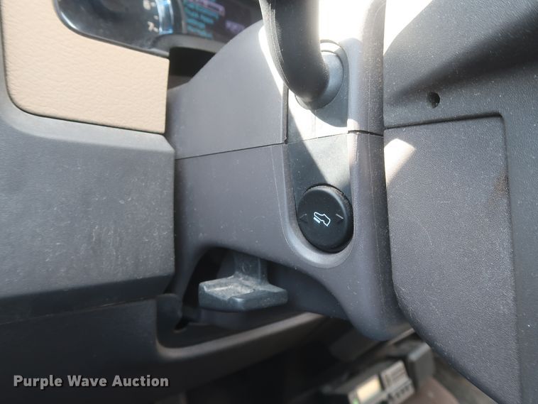 image for item HW9066 2012 Ford F150 XLT  SuperCrew pickup truck