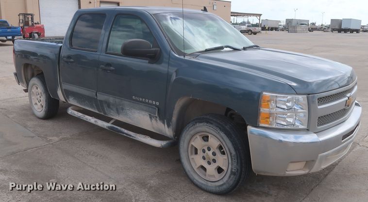 image for item HW9067 2012 Chevrolet Silverado 1500 LT  Crew Cab pickup truck