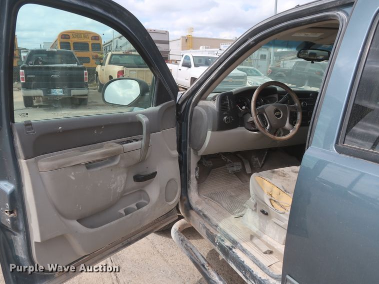 image for item HW9067 2012 Chevrolet Silverado 1500 LT  Crew Cab pickup truck