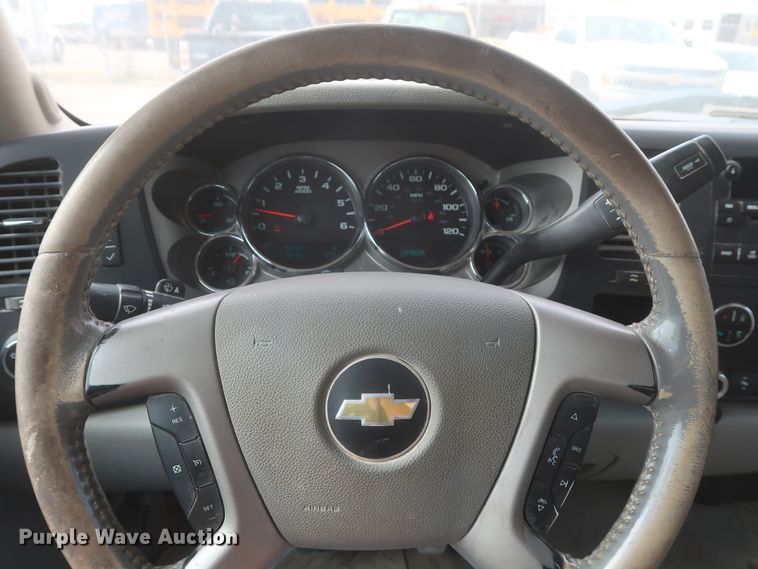 image for item HW9067 2012 Chevrolet Silverado 1500 LT  Crew Cab pickup truck