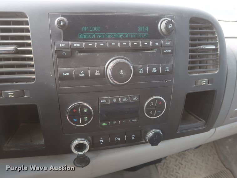 image for item HW9067 2012 Chevrolet Silverado 1500 LT  Crew Cab pickup truck