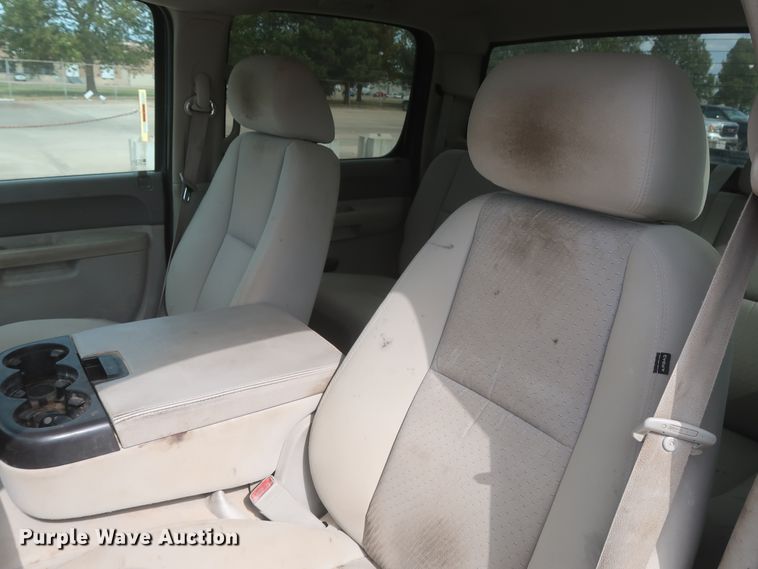 image for item HW9067 2012 Chevrolet Silverado 1500 LT  Crew Cab pickup truck