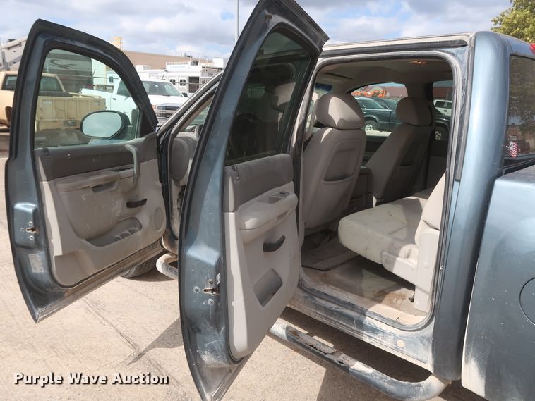 image for item HW9067 2012 Chevrolet Silverado 1500 LT  Crew Cab pickup truck