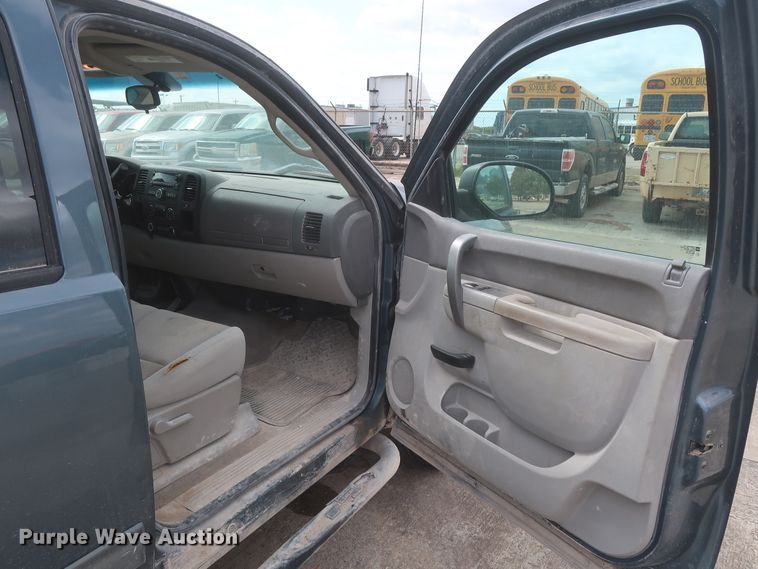 image for item HW9067 2012 Chevrolet Silverado 1500 LT  Crew Cab pickup truck