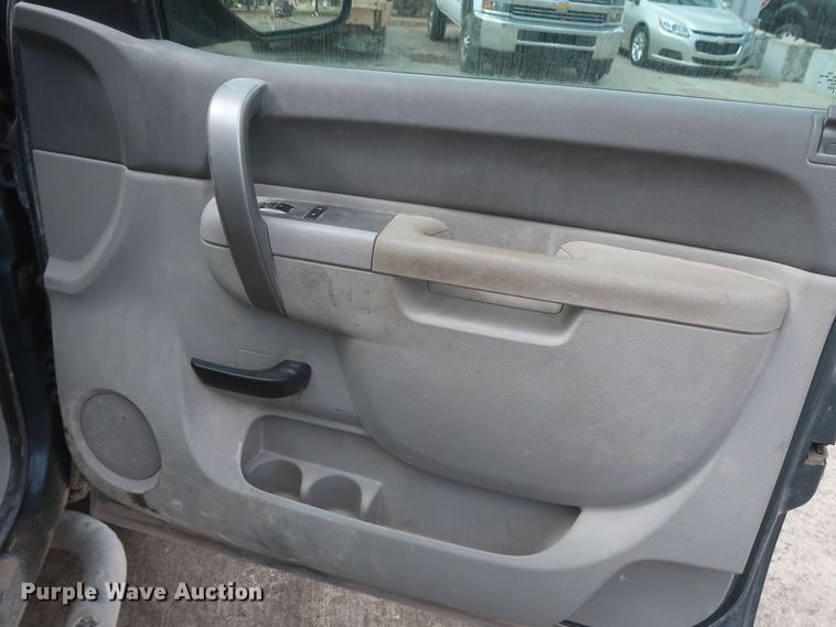 image for item HW9067 2012 Chevrolet Silverado 1500 LT  Crew Cab pickup truck