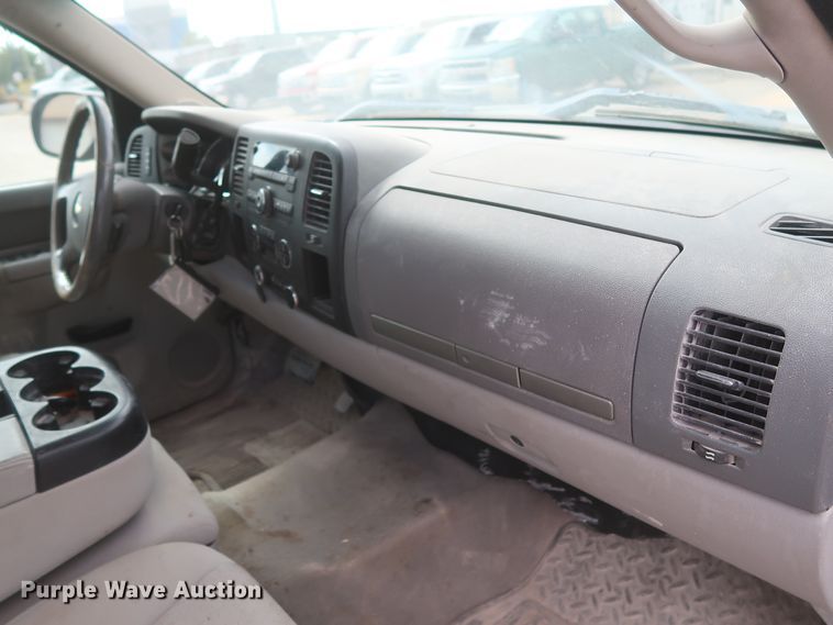 image for item HW9067 2012 Chevrolet Silverado 1500 LT  Crew Cab pickup truck