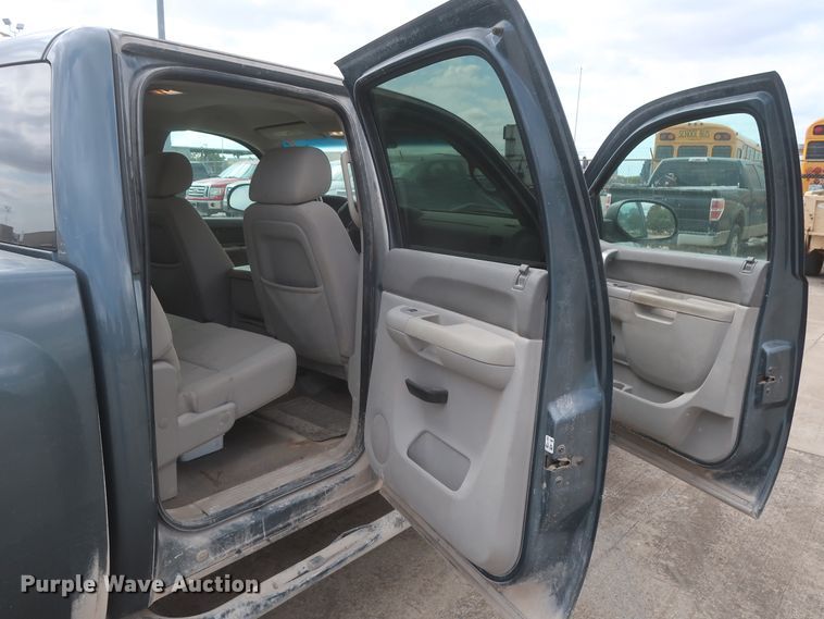 image for item HW9067 2012 Chevrolet Silverado 1500 LT  Crew Cab pickup truck