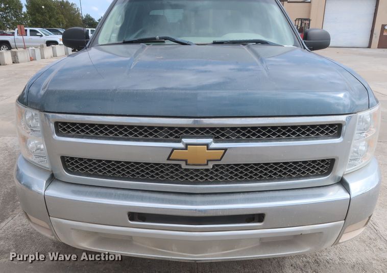 image for item HW9067 2012 Chevrolet Silverado 1500 LT  Crew Cab pickup truck