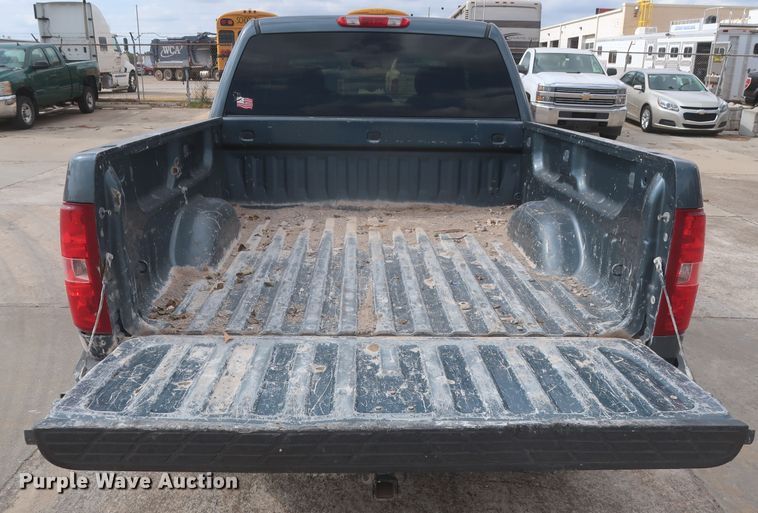 image for item HW9067 2012 Chevrolet Silverado 1500 LT  Crew Cab pickup truck