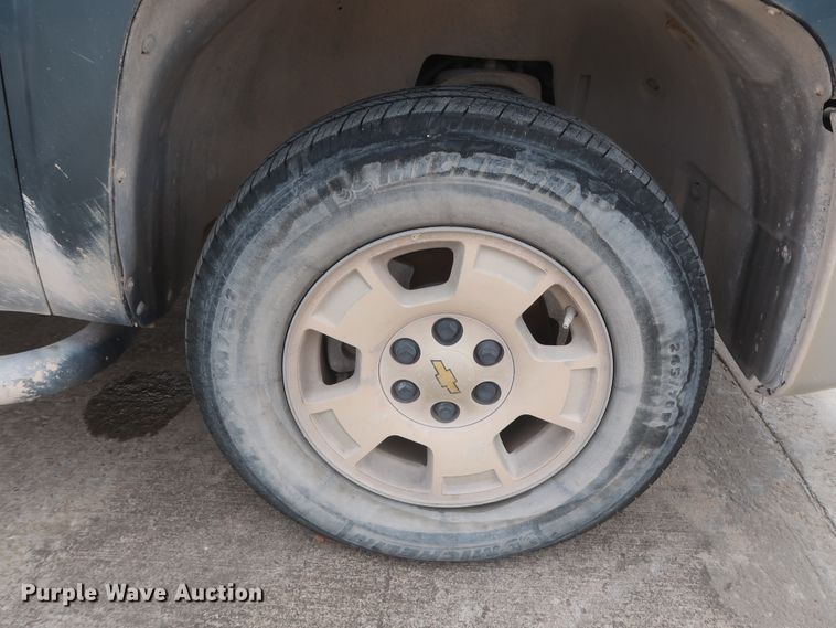 image for item HW9067 2012 Chevrolet Silverado 1500 LT  Crew Cab pickup truck