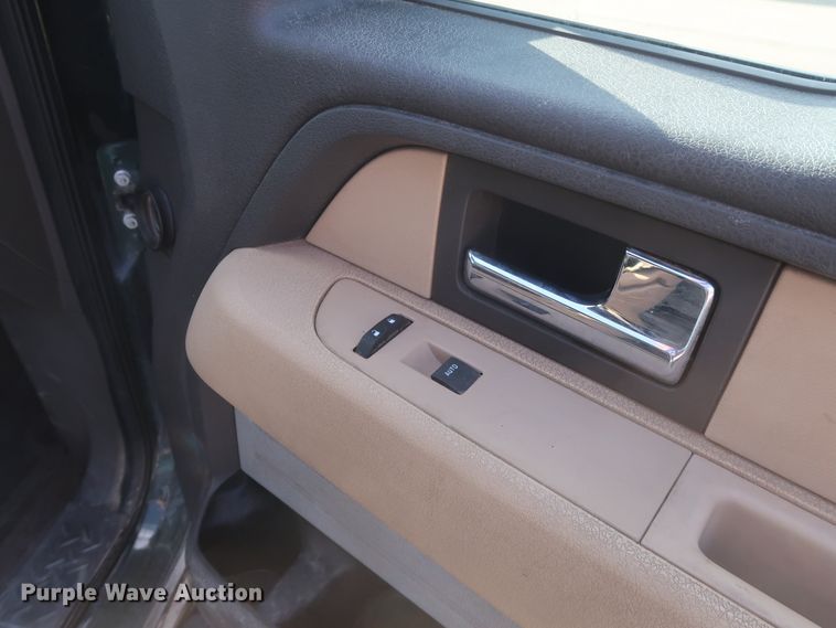 image for item HW9068 2012 Ford F150 XLT  SuperCrew pickup truck