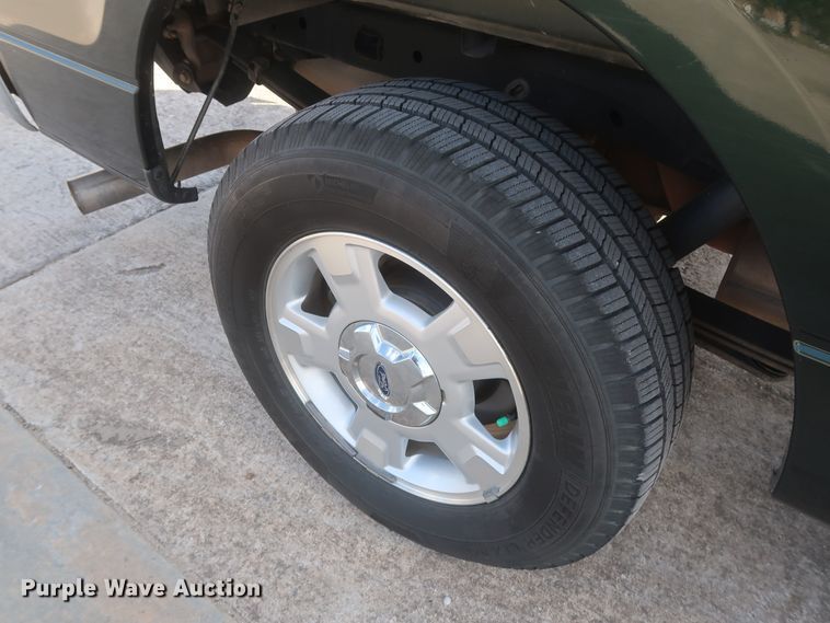 image for item HW9068 2012 Ford F150 XLT  SuperCrew pickup truck