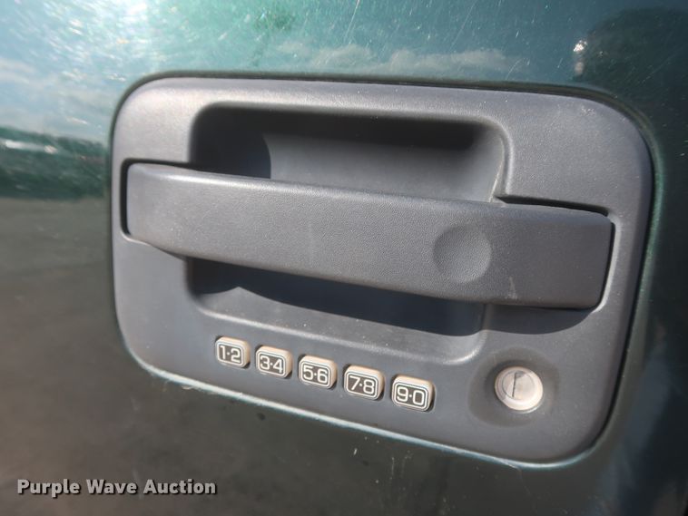 image for item HW9068 2012 Ford F150 XLT  SuperCrew pickup truck