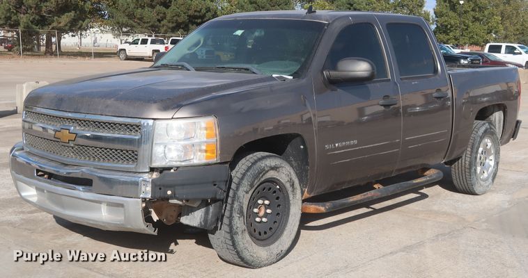 image for item HW9069 2012 Chevrolet Silverado 1500 LT  Crew Cab pickup truck