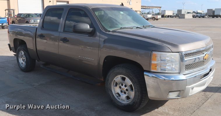 image for item HW9069 2012 Chevrolet Silverado 1500 LT  Crew Cab pickup truck