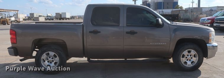 image for item HW9069 2012 Chevrolet Silverado 1500 LT  Crew Cab pickup truck