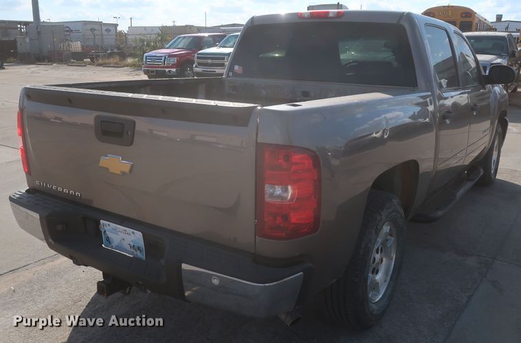 image for item HW9069 2012 Chevrolet Silverado 1500 LT  Crew Cab pickup truck