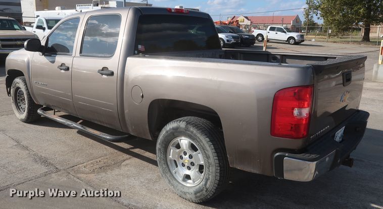 image for item HW9069 2012 Chevrolet Silverado 1500 LT  Crew Cab pickup truck