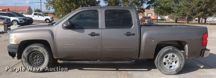 image for item HW9069 2012 Chevrolet Silverado 1500 LT  Crew Cab pickup truck