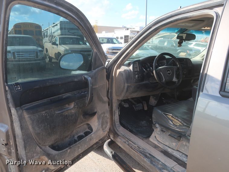 image for item HW9069 2012 Chevrolet Silverado 1500 LT  Crew Cab pickup truck