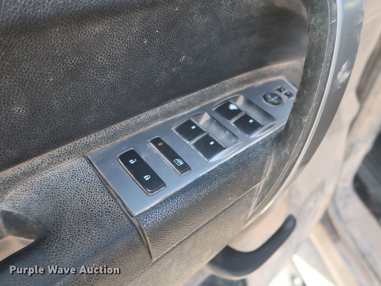 image for item HW9069 2012 Chevrolet Silverado 1500 LT  Crew Cab pickup truck